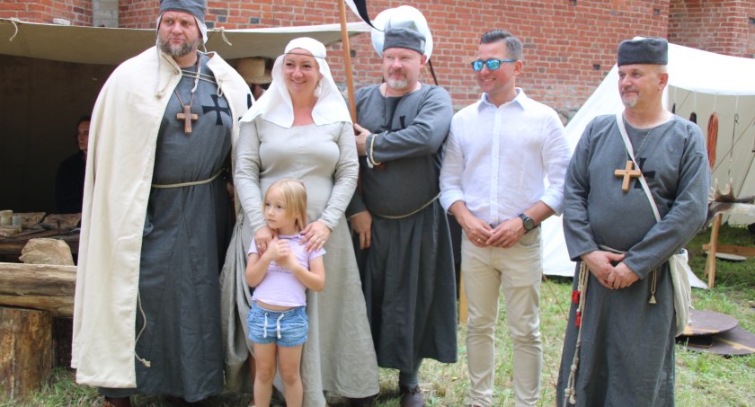 Wydarzenie to było doskonałą okazją, aby przenieść się w mroczne czasy średniowiecznej historii. Każdy, kto na chwilę zapragnął poczuć się jak rycerz, mógł wcielić się w tę rolę i doświadczyć atmosfery tamtych czasów