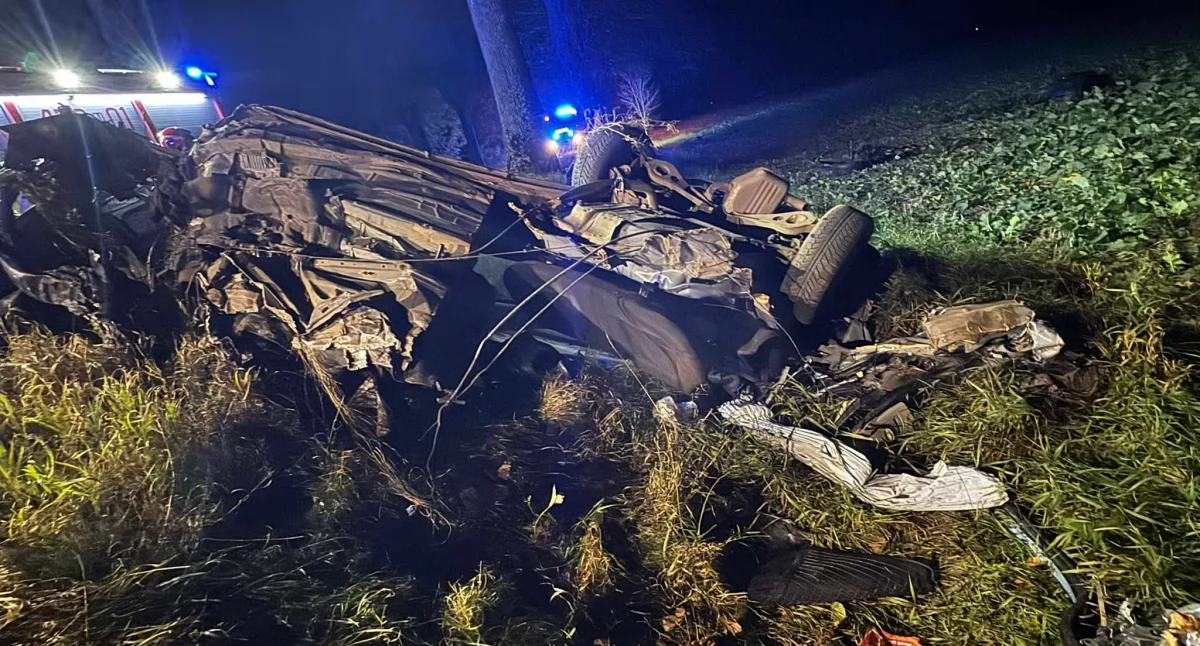 Czynności procesowe z udziałem prokuratora na miejscu zdarzenia trwały kilka godzin (Fot. OSP Barciany)
