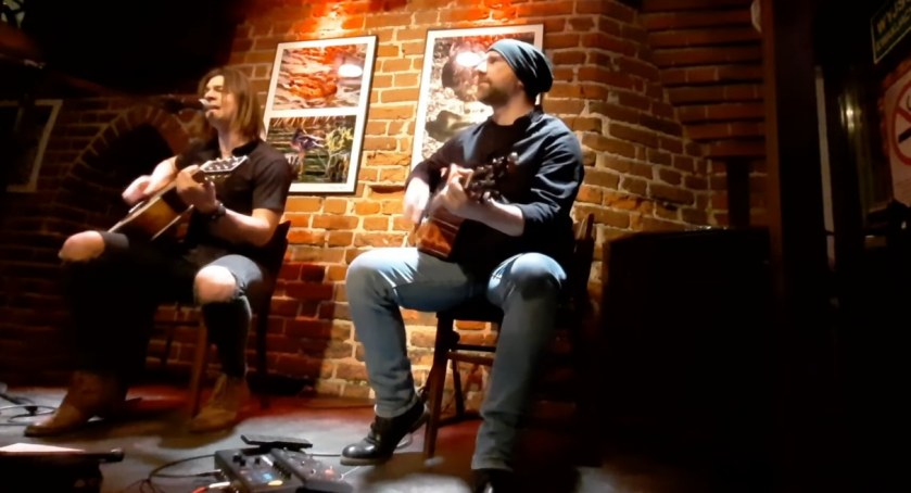 Gitarzyści Scream Inc. grali już akustycznie w Galerii Sowa. Fot. archiwum 