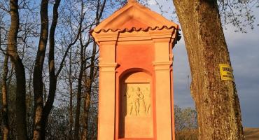 Kolejna kapliczka między Reszlem a Świętą Lipką odzyska blask