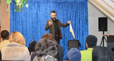 Magiczne show w kętrzyńskim ośrodku dla cudzoziemców