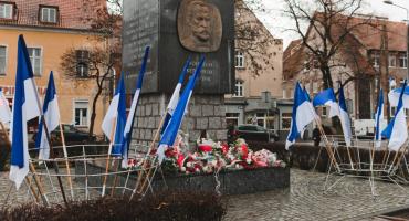 Kwiaty w rocznicę śmierci Wojciecha Kętrzyńskiego